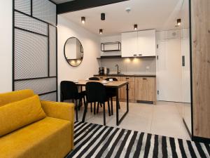 Kuchyňa alebo kuchynka v ubytovaní Apartament 420 Green Port Basen & Jacuzzi Kołobrzeg
