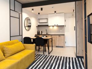 Kuchyňa alebo kuchynka v ubytovaní Apartament 420 Green Port Basen & Jacuzzi Kołobrzeg