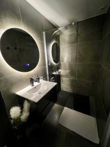 Ένα μπάνιο στο DIMA SUITE Jacuzzi Privatif +7 φωτογραφίες