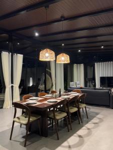Posezení v ubytování Annapurna Resort Puncak