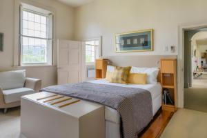 Ένα ή περισσότερα κρεβάτια σε δωμάτιο στο The Woodbridge Waterfront Rooms