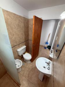 Ένα μπάνιο στο Amanecer Las Grutas