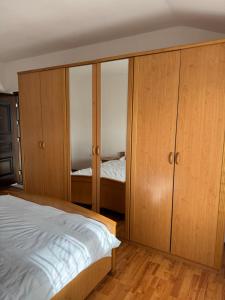 Postel nebo postele na pokoji v ubytování Apartmani Breze