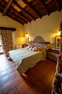 Giường trong phòng chung tại La Casa De La Bodega - Wine Boutique Hotel