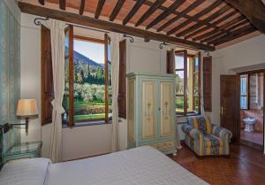 Postel nebo postele na pokoji v ubytování Hotel Villa Cheli + 37 fotografií