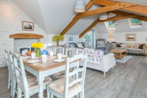 O zonă de relaxare la Leeward Cottage +18 fotografii