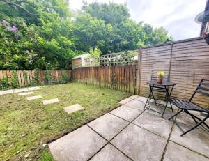 Κήπος έξω από το Lovely Holiday Home to explore beautiful West Wales