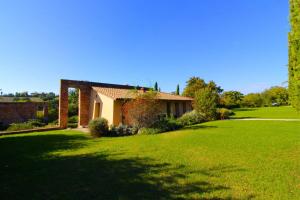 Κήπος έξω από το Villa Il Pozzo