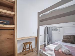 a small bedroom with a bunk bed and a stool at Duplex modernisé 59m², 6 pers, proche pistes, Val Thorens - FR-1-640-61 in Val Thorens