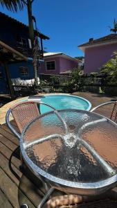 Bazén v ubytování Kitnet 1 na Joaquina com piscina nebo v jeho okolí