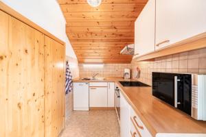 Kuchyň nebo kuchyňský kout v ubytování Haus Schöneck