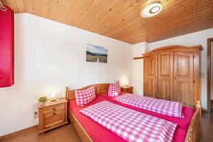 Postel nebo postele na pokoji v ubytování Haus Schöneck