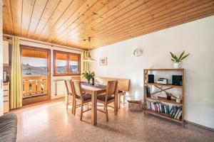 Knihovna v apartmánu