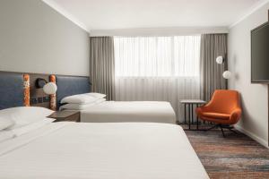 Postel nebo postele na pokoji v ubytování Glasgow Marriott Hotel