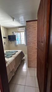 Postel nebo postele na pokoji v ubytování Kitnet 2 - Caminhos da Joaquina + 22 fotografií