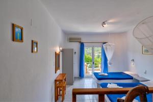 Gallery image of Plaka Apartments in Kamilari +8 photos