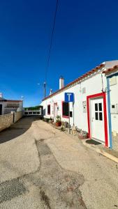 an empty street in front of a white building at Casa do Careca in Sagres