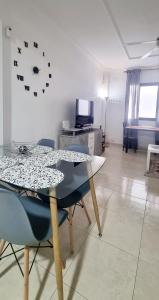 TV a/nebo společenská místnost v ubytování ALMar We Go! Habitaciones Privadas en Alcalá - Private Rooms - Pièces privées - in shared Apartment