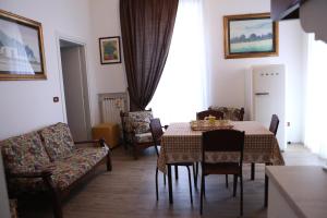 a dining room with a table and chairs at Marconi by PizzoApartments in Pizzo