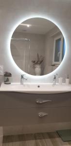 Koupelna v ubytování Les Corneilles