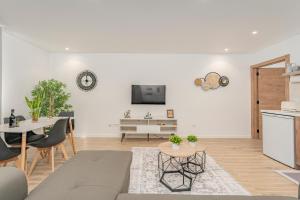 Μια τηλεόραση ή/και κέντρο ψυχαγωγίας στο Santiago apartment Alpine escape villa