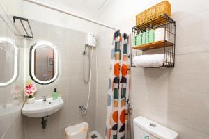 Cozy Vibes at Unit 104 욕실