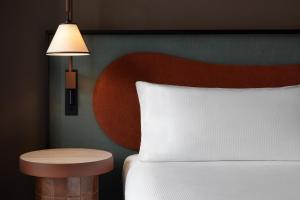 The Spring House Hotel Rome Vatican, Tapestry Collection Hilton客房内的一张或多张床位