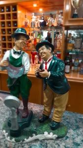 a statue of two men standing next to each other at Skalla Hotel Nova Odessa in Nova Odessa