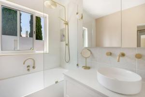 Koupelna v ubytování Waterfront luxe- a Hobart oasis + 20 fotografií