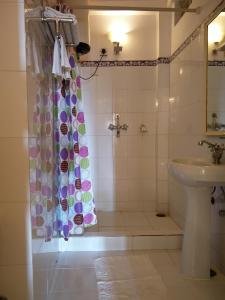 Ett badrum på Hotel Pratap Bhawan