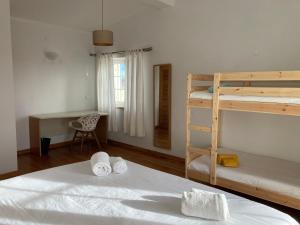 Postel nebo postele na pokoji v ubytování FreeSurfCamp & Hostel