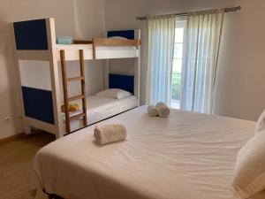 Postel nebo postele na pokoji v ubytování FreeSurfCamp & Hostel