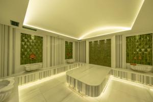 A bathroom at MQ Hotel