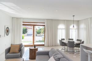 Χώρος καθιστικού στο Opal Rental I