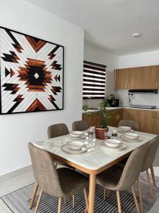 Η κουζίνα ή μικρή κουζίνα στο ARENA KLIA Transit Homestay - Fully Aircond