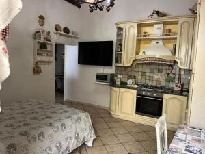 a room with a kitchen with a stove at Suite Carmen in Gallipoli