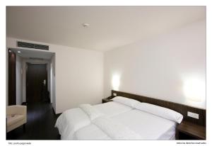A bed or beds in a room at ETH Rioja