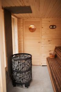 Fotografie z fotogalerie ubytování LeafCottage B&B and Sauna, 25 min from Romme Alpine v destinaci Smedjebacken
