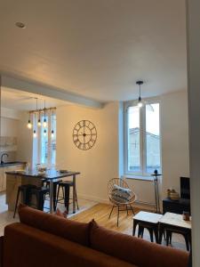 a living room with a couch and a table at Chez Julie l Elégant en Centre-Ville in Castres