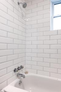 Koupelna v ubytování #9 - Classic Studio - Self Check in - Plateau - St-Denis - AC - TV + 13 fotografií