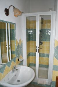 Ett badrum på B&B Sa Soliana
