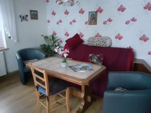 a living room with a table and a couch at FeWo Spreequelle in Herrnhut