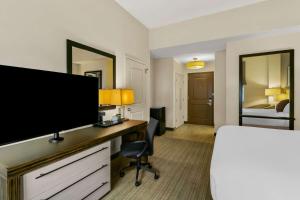 TV a/nebo společenská místnost v ubytování Sonesta Hotel Baltimore Inner Harbor