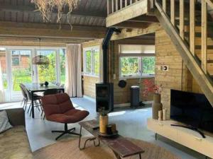 Khu vực ghế ngồi tại Oak Valley 17