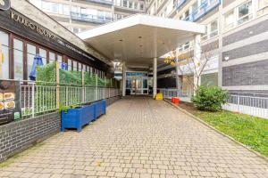 a building with a walkway in front of a building at Modern 1BR Woolwich Flat Elizabeth Line 5 Min in Woolwich