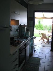 Η κουζίνα ή μικρή κουζίνα στο Lake Orta view villa