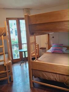 Ένα ή περισσότερα κρεβάτια σε δωμάτιο στο Temazcal Hostel