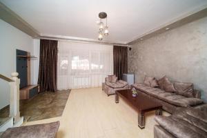 Istumisnurk majutusasutuses Visota 1880 Hotel Tsaghkadzor