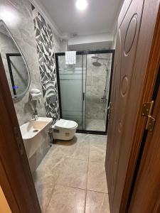 A bathroom at Istanbul Bakirkoy Rays Port Hotel City Center
