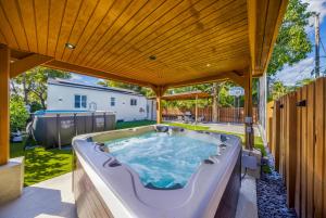 Imagen de la galería de New Design Dist Gem Pool,HotTub,Minigolf,Nespresso, en Miami